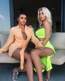 Kalani Hilliker feet photo thumbnail