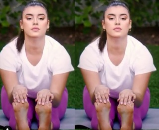 Kalani Hilliker feet photo thumbnail