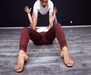 Kalani Hilliker feet photo thumbnail