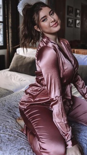 Kalani Hilliker feet photo thumbnail