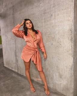 Kalani Hilliker feet photo thumbnail
