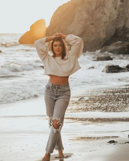 Kalani Hilliker feet photo thumbnail