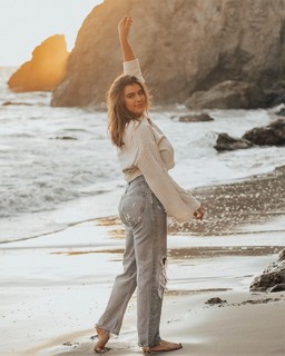 Kalani Hilliker feet photo thumbnail