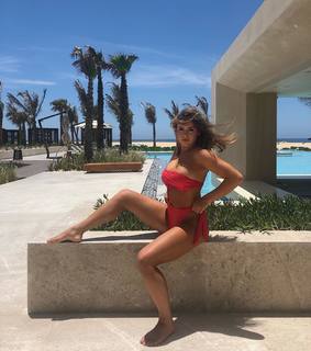 Kalani Hilliker feet photo thumbnail