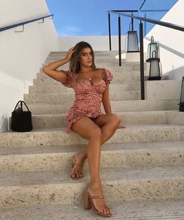 Kalani Hilliker feet photo thumbnail