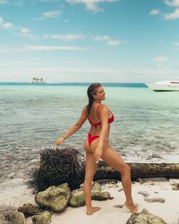 Kalani Hilliker feet photo thumbnail