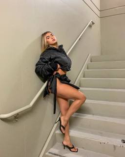 Kalani Hilliker feet photo thumbnail