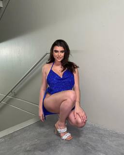 Kalani Hilliker feet photo thumbnail