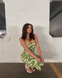 Kalani Hilliker feet photo thumbnail