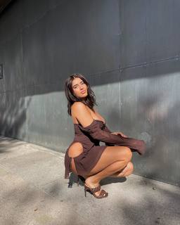 Kalani Hilliker feet photo thumbnail