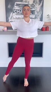 Kalani Hilliker feet photo thumbnail