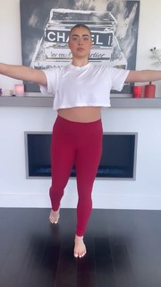 Kalani Hilliker feet photo thumbnail