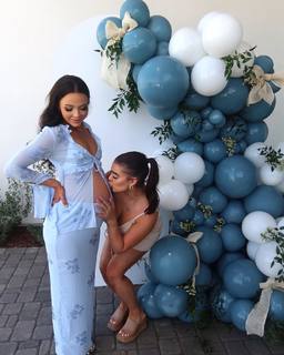 Kalani Hilliker feet photo thumbnail