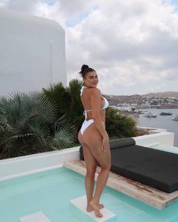 Kalani Hilliker feet photo thumbnail