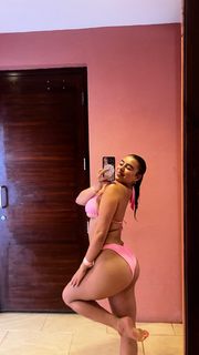 Kalani Hilliker feet photo thumbnail