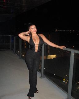 Kalani Hilliker feet photo thumbnail