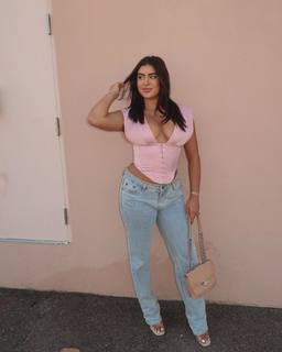 Kalani Hilliker feet photo thumbnail