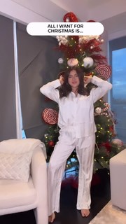 Kalani Hilliker feet photo thumbnail