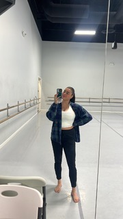 Kalani Hilliker feet photo thumbnail