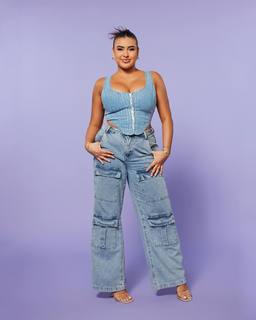 Kalani Hilliker feet photo thumbnail