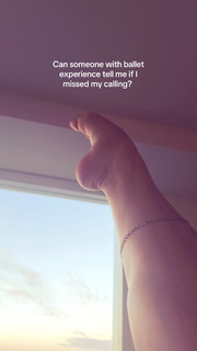 Kalani Hilliker feet photo thumbnail