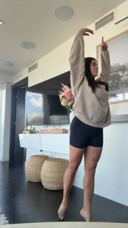 Kalani Hilliker feet photo thumbnail