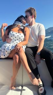 Kalani Hilliker feet photo thumbnail