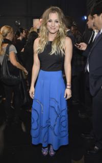 Kaley Cuoco feet photo thumbnail