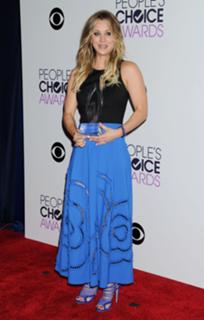 Kaley Cuoco feet photo thumbnail
