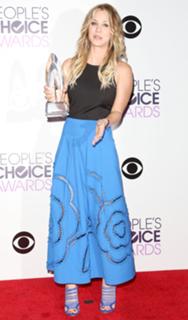Kaley Cuoco feet photo thumbnail