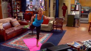 Kaley Cuoco feet photo thumbnail