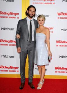 Kaley Cuoco feet photo thumbnail