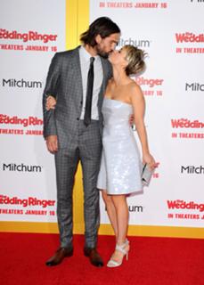 Kaley Cuoco feet photo thumbnail