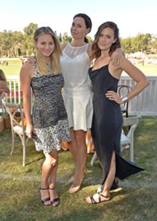 Kaley Cuoco feet photo thumbnail