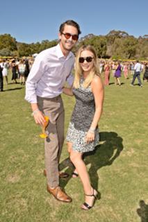 Kaley Cuoco feet photo thumbnail