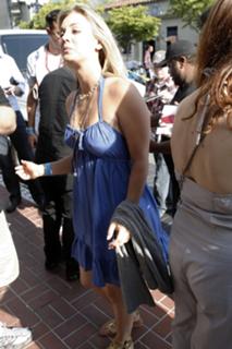 Kaley Cuoco feet photo thumbnail