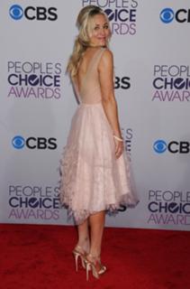 Kaley Cuoco feet photo thumbnail