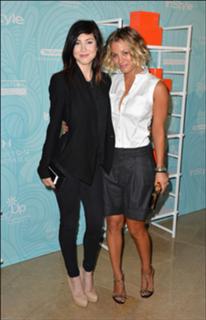 Kaley Cuoco feet photo thumbnail