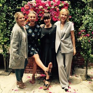 Kaley Cuoco feet photo thumbnail
