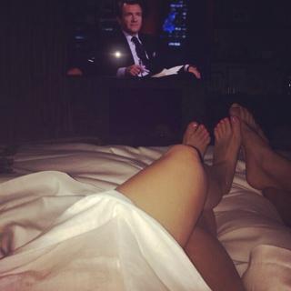 Kaley Cuoco feet photo thumbnail