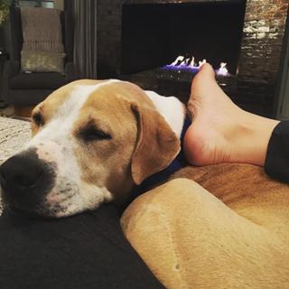 Kaley Cuoco feet photo thumbnail
