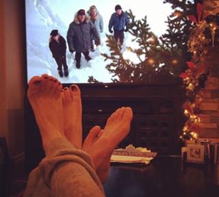 Kaley Cuoco feet photo thumbnail