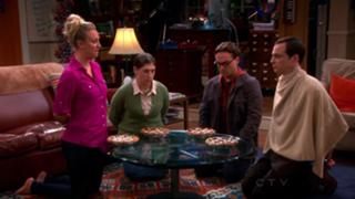Kaley Cuoco feet photo thumbnail