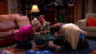 Kaley Cuoco feet photo thumbnail