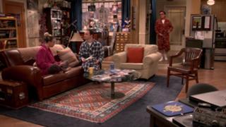Kaley Cuoco feet photo thumbnail