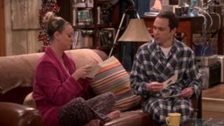 Kaley Cuoco feet photo thumbnail