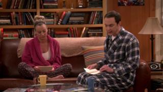 Kaley Cuoco feet photo thumbnail