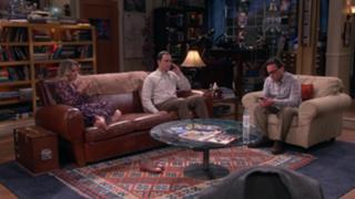 Kaley Cuoco feet photo thumbnail