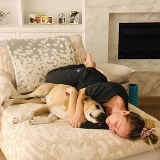 Kaley Cuoco feet photo thumbnail