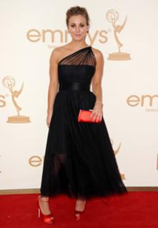 Kaley Cuoco feet photo thumbnail